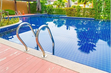 5 Reasons to Hire a Credible Pool Replastering Service